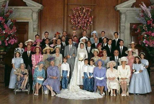 包含比利时战平希腊，晋级希望岌岌可危的词条